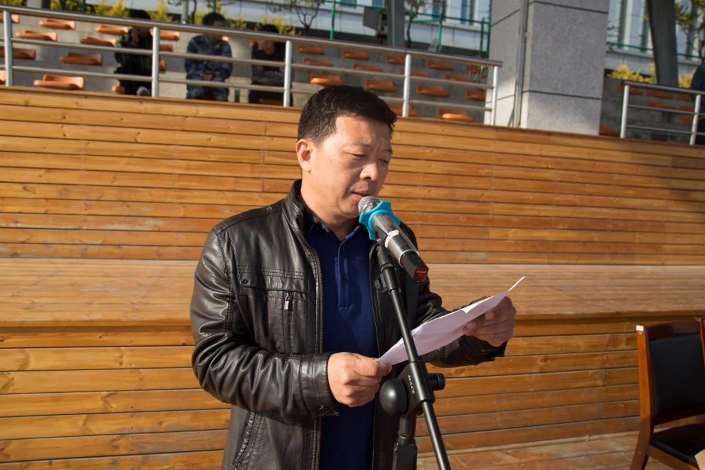 体育部王志东主任宣布联赛成绩