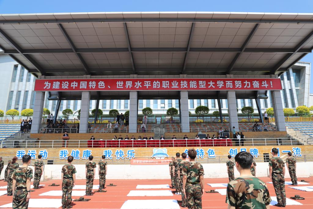 参赛选手等待比赛开始