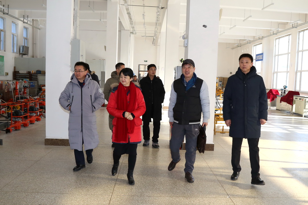 参观铁道工程学院实训基地