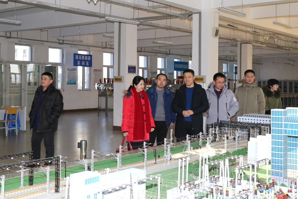 参观电气工程学院实训基地