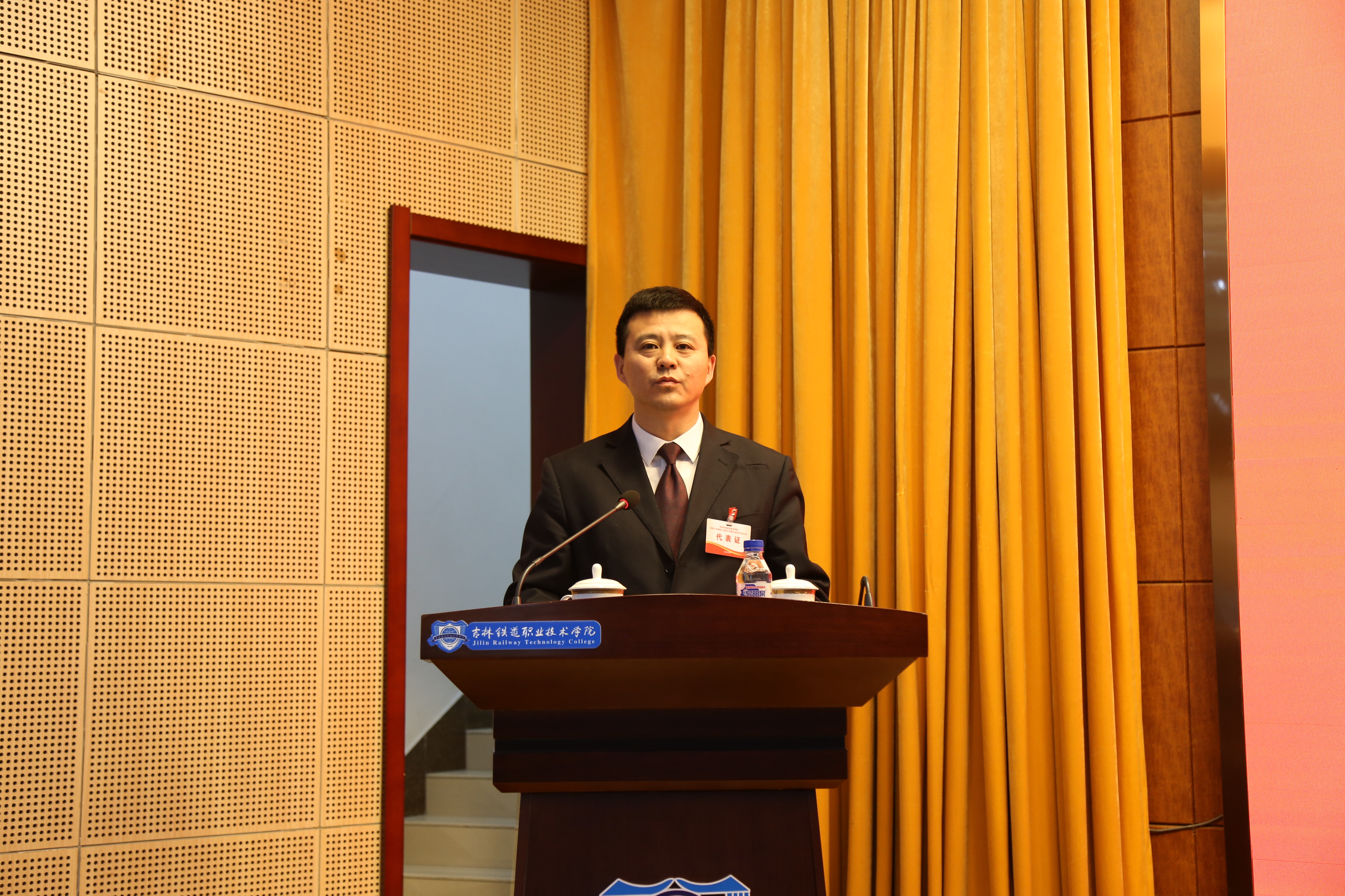 副校长李原福向大会作提案征集处理情况的报告