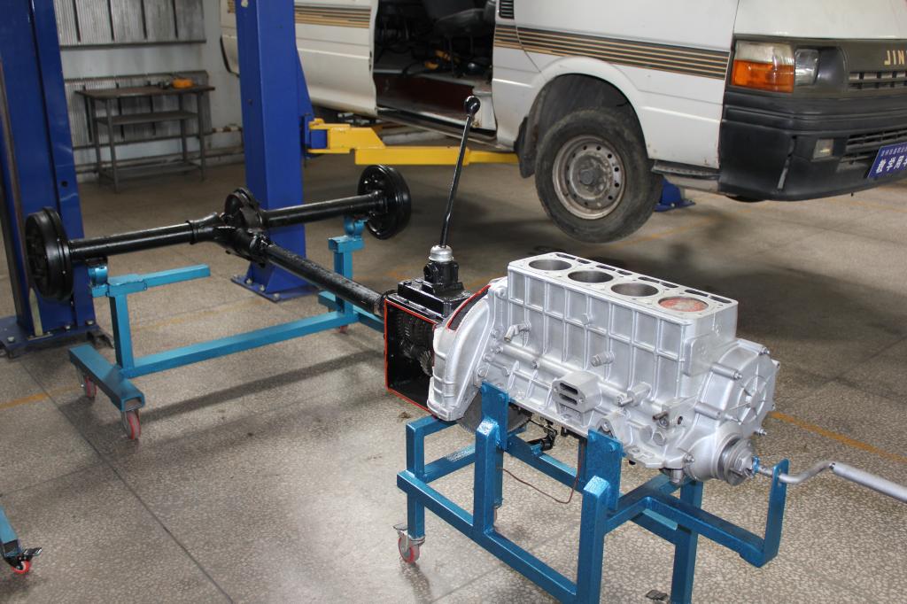 汽车构造实训台